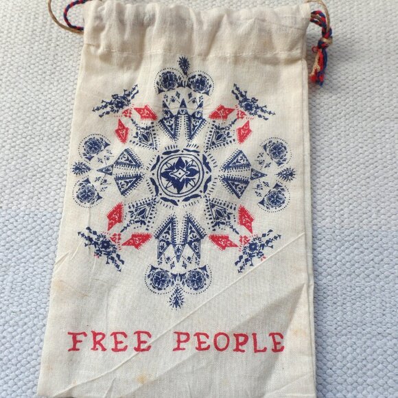 Turquoise Bull Pendant on Silk Scarf Necklace/Twillie in FP Bag NWOT - Picture 7 of 7